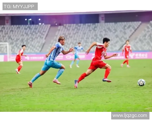 足球明星化身老年选手挑战年轻队伍引发热议比赛精彩纷呈