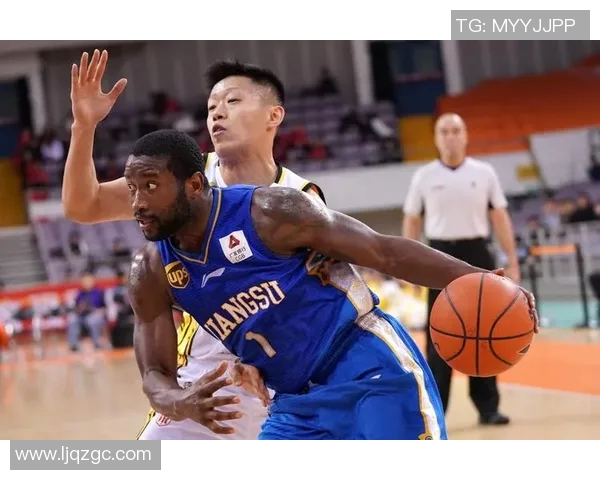 江苏篮球明星易立的传奇之路与辉煌成就回顾 江苏篮球明星易立的传奇之路与辉煌成就回顾